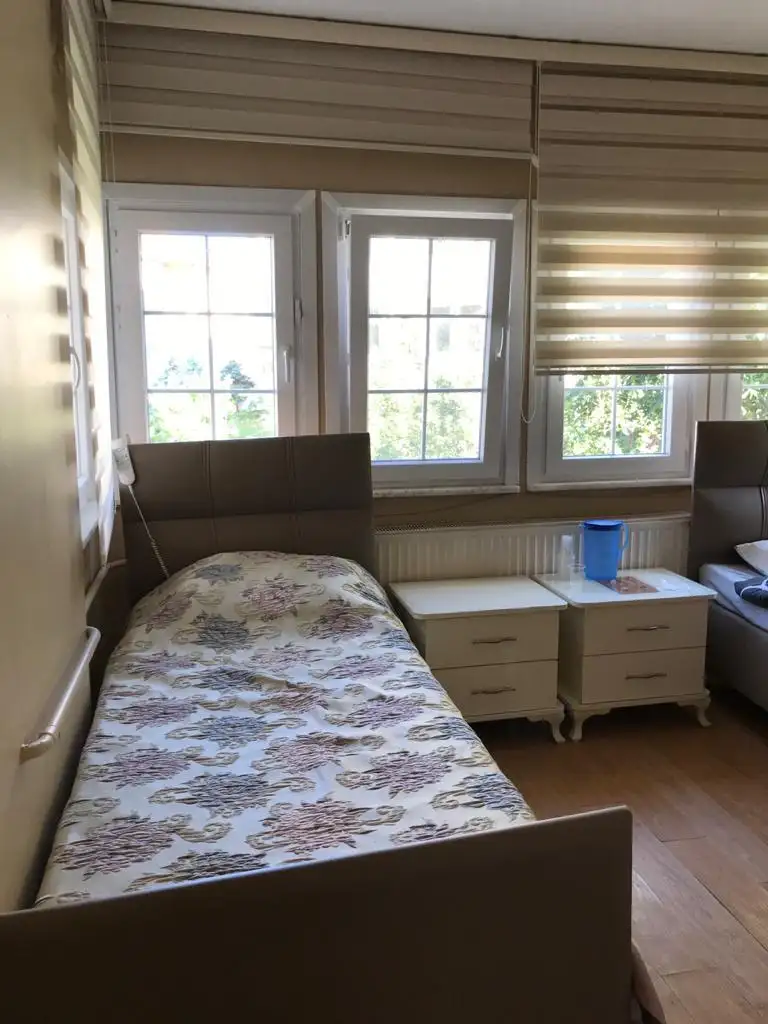 Eski Dostlar Huzur Evi ve Yaşlı Bakım Merkezi