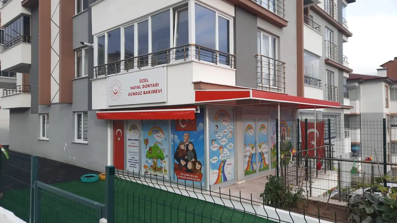 HAYAL DÜNYASI KREŞ VE GÜNDÜZ BAKIMEVİ