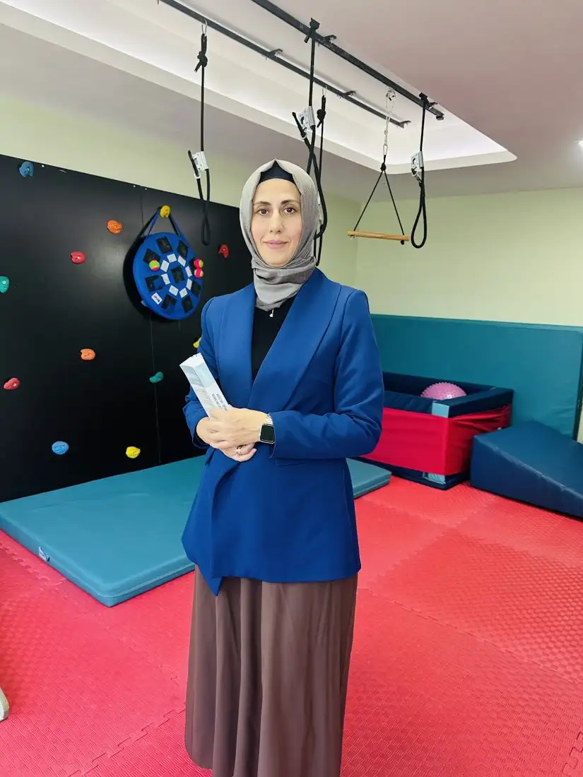 Fzt.GÜLDEN YILDIRIM /Bursa Duyu Bütünleme ,Bursa Beslenme Terapisi ,Bursa Çocuk Fizyoterapisti,Floortime - Nörolojik Rehabilitasyon Merkezi - Bursa - galeri görseli