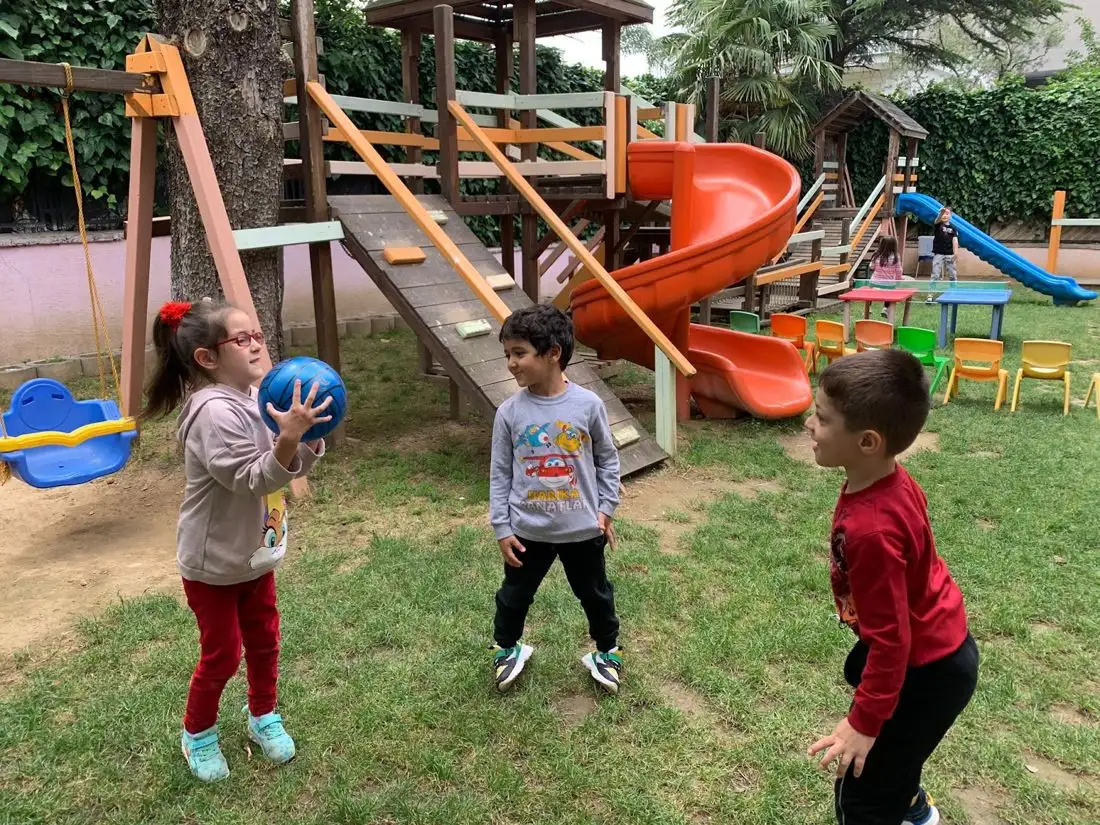Özlem öğretmen montessori