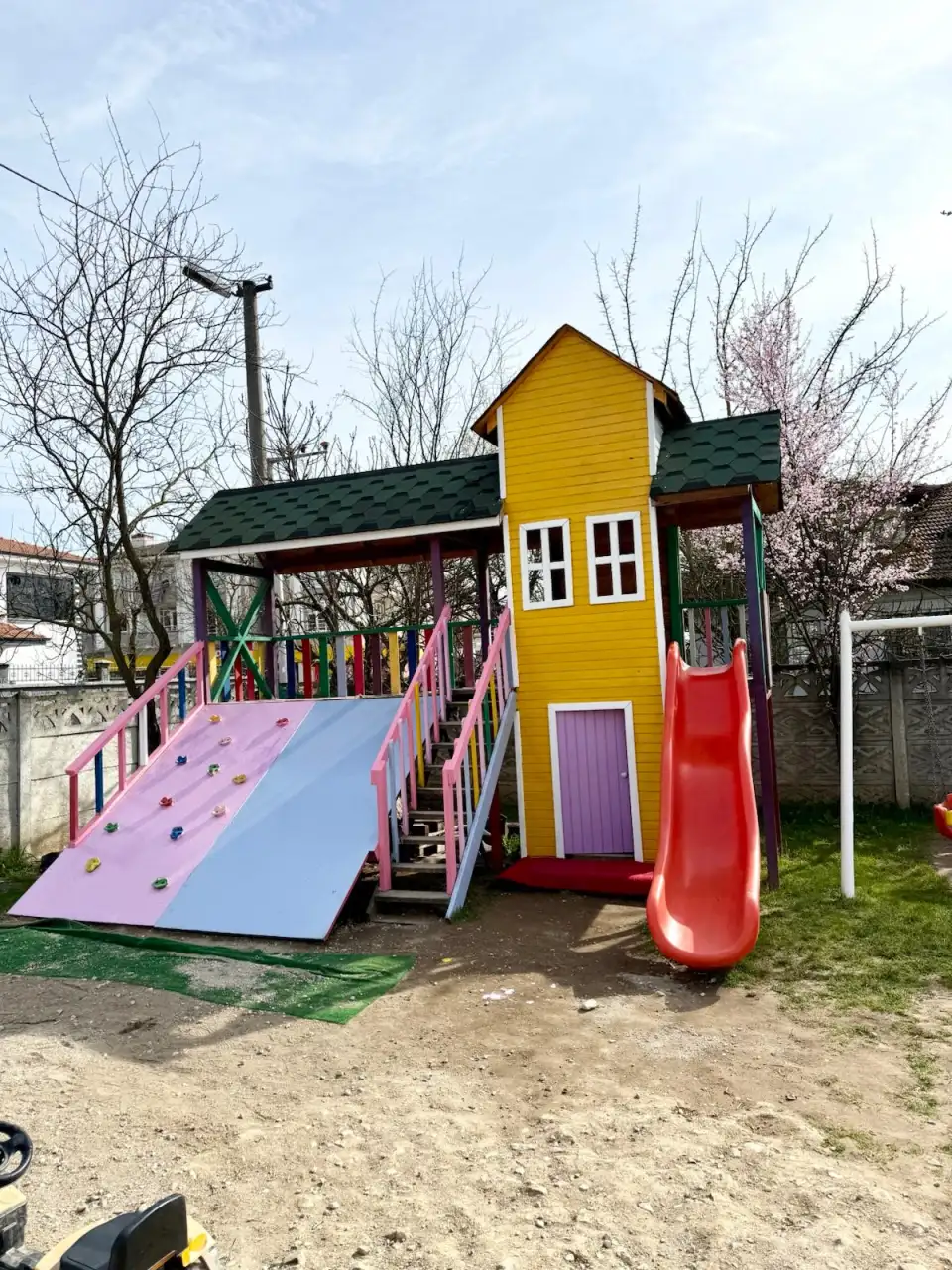 Dudu Akademi Gündüz Bakımevi
