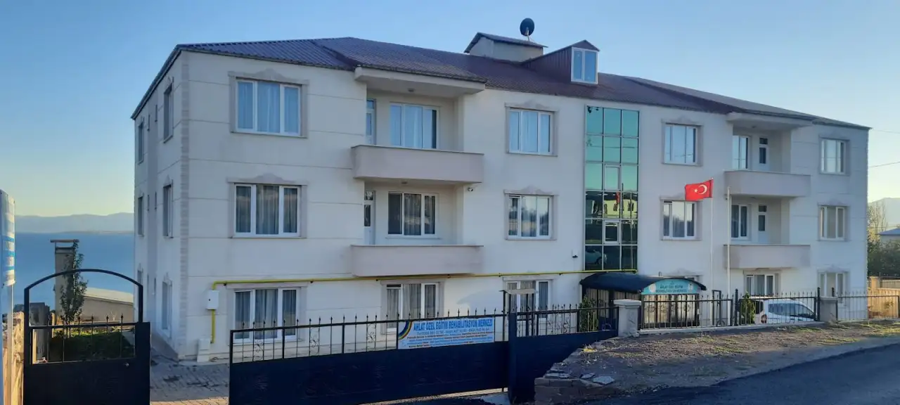 Ahlat Umut Bağları Özel Eğitim ve Rehabilitasyon Merkezi - Çocuk Bakım Merkezi - Bitlis - galeri görseli