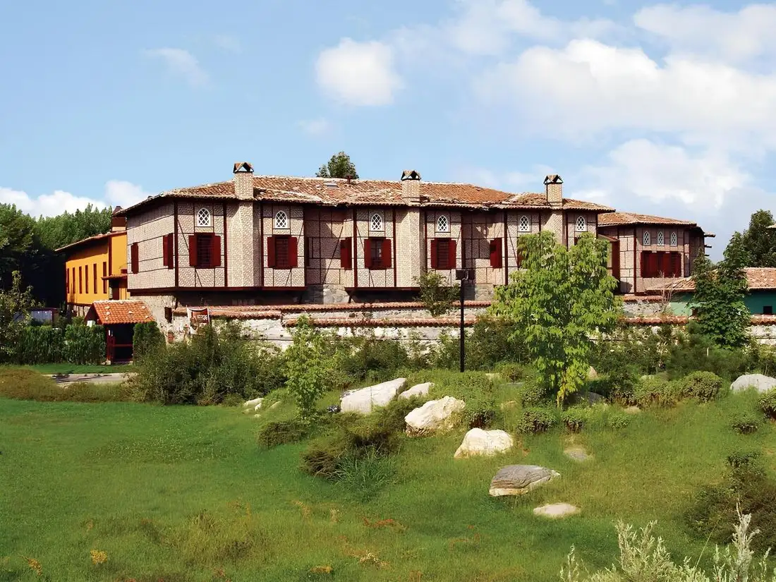 BURSA / BALIKESİR YENİ YAŞAM HUZUREVİ VE YAŞLI BAKIM MERKEZİ
