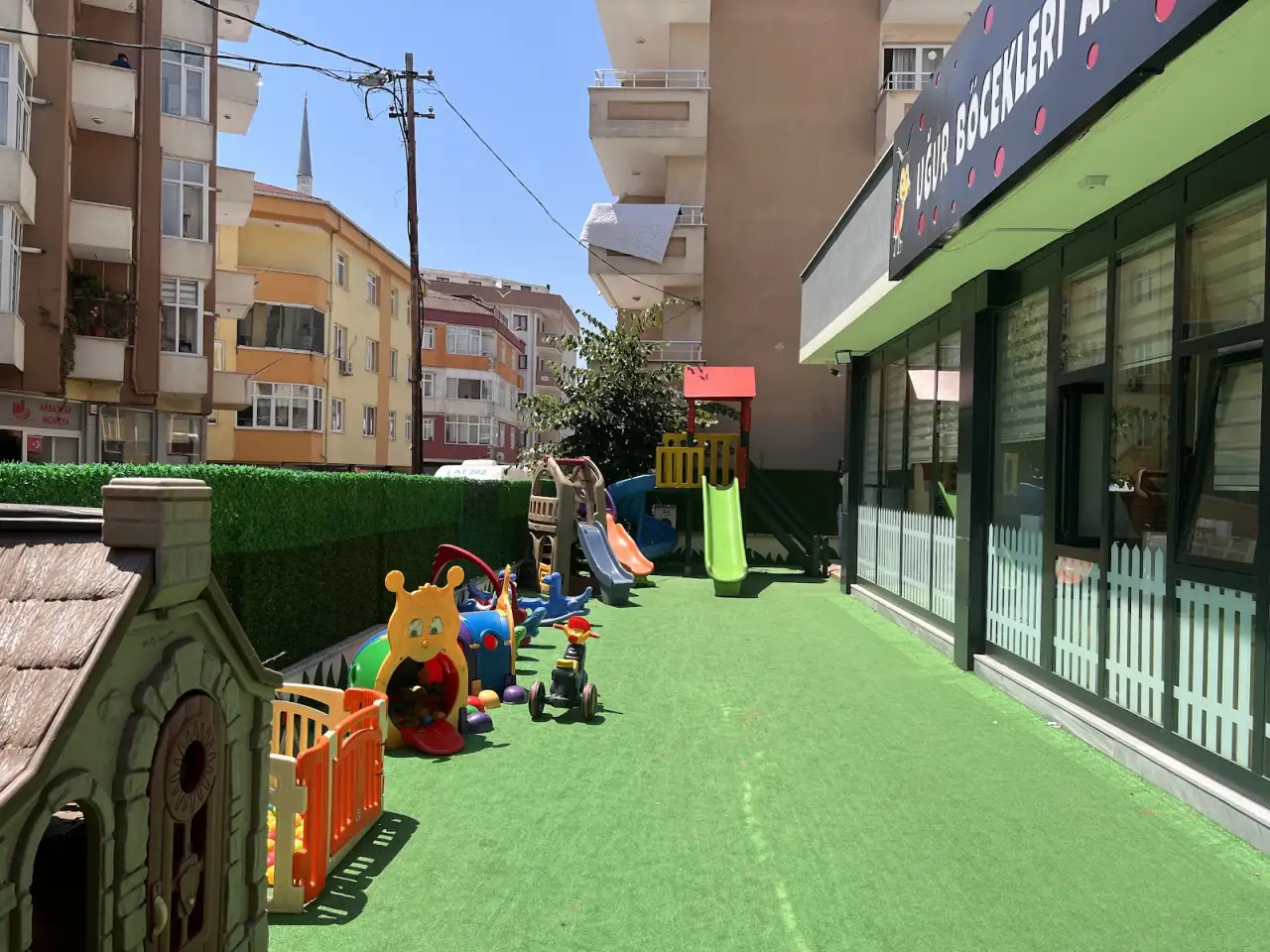 ÖZEL UĞUR BÖCEKLERİ ANAOKULU PENDİK