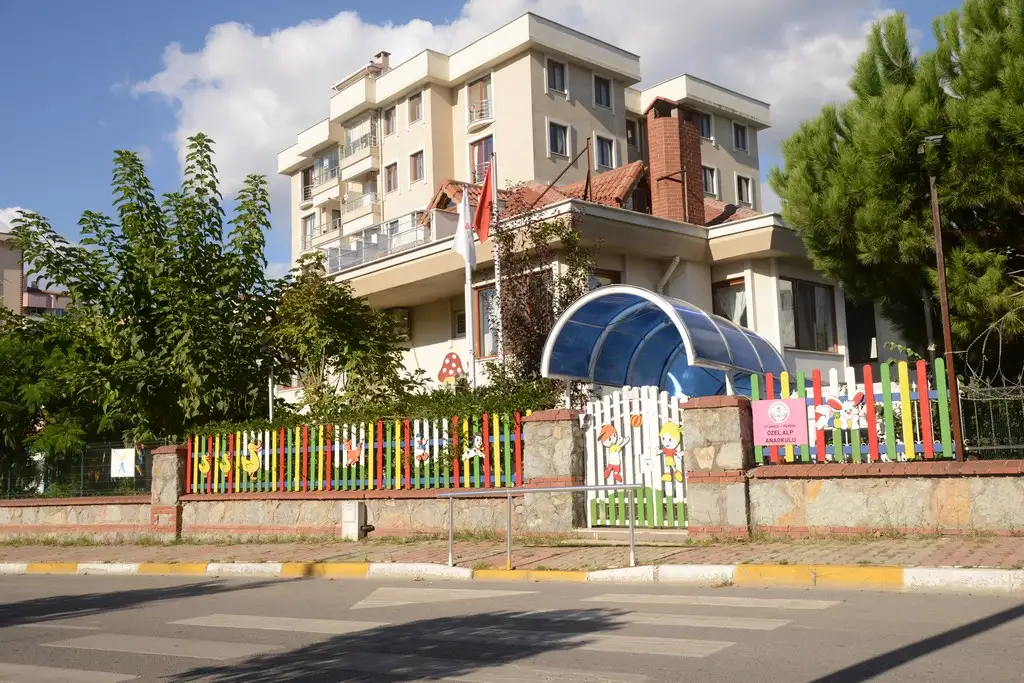 Özel Çamlık Alp Burak Anaokulu - Kreş ve Anaokulu - İstanbul