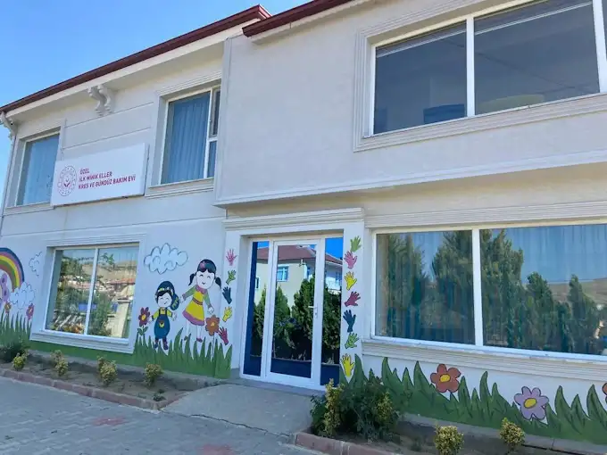 Minik Eller Oyun Ve Bakım Evi