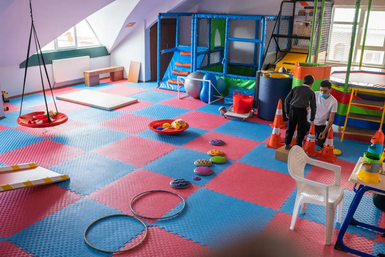 Paylaşım Özel Eğitim ve Rehabilitasyon Merkezi & Floortime & Duyu Bütünleme Merkezi