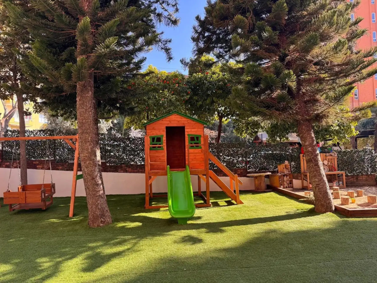 Özel Hayal Ağacı Montessori Gündüz Bakımevi