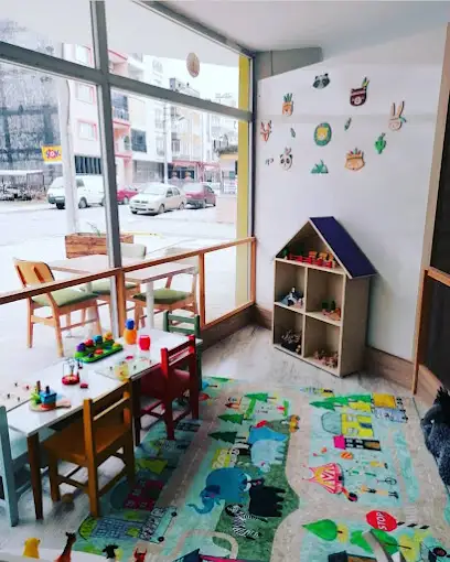 Bi Dünya Çocuk Cafe - Çocuk Bakım Merkezi - İzmir - galeri görseli