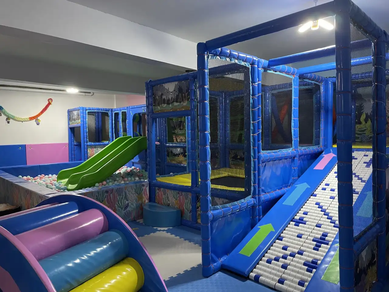 Bi Kahve Molası Çocuk Oyun Alanı - Çocuk Bakım Merkezi - Tekirdağ - galeri görseli