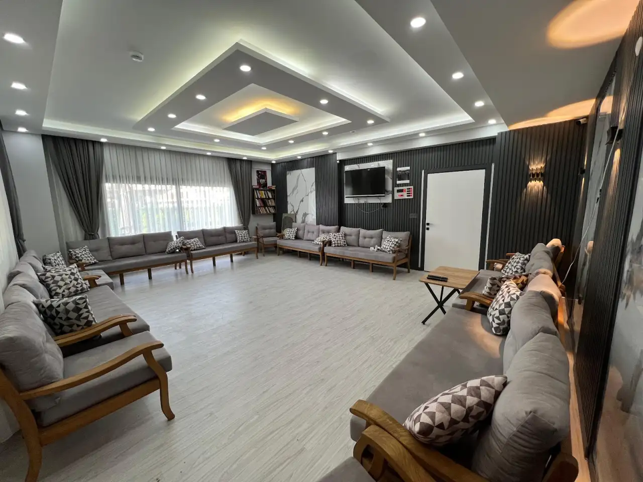 Kayra Huzurevi Ve Yaşlı Bakım Merkezi - Huzurevi - İzmir