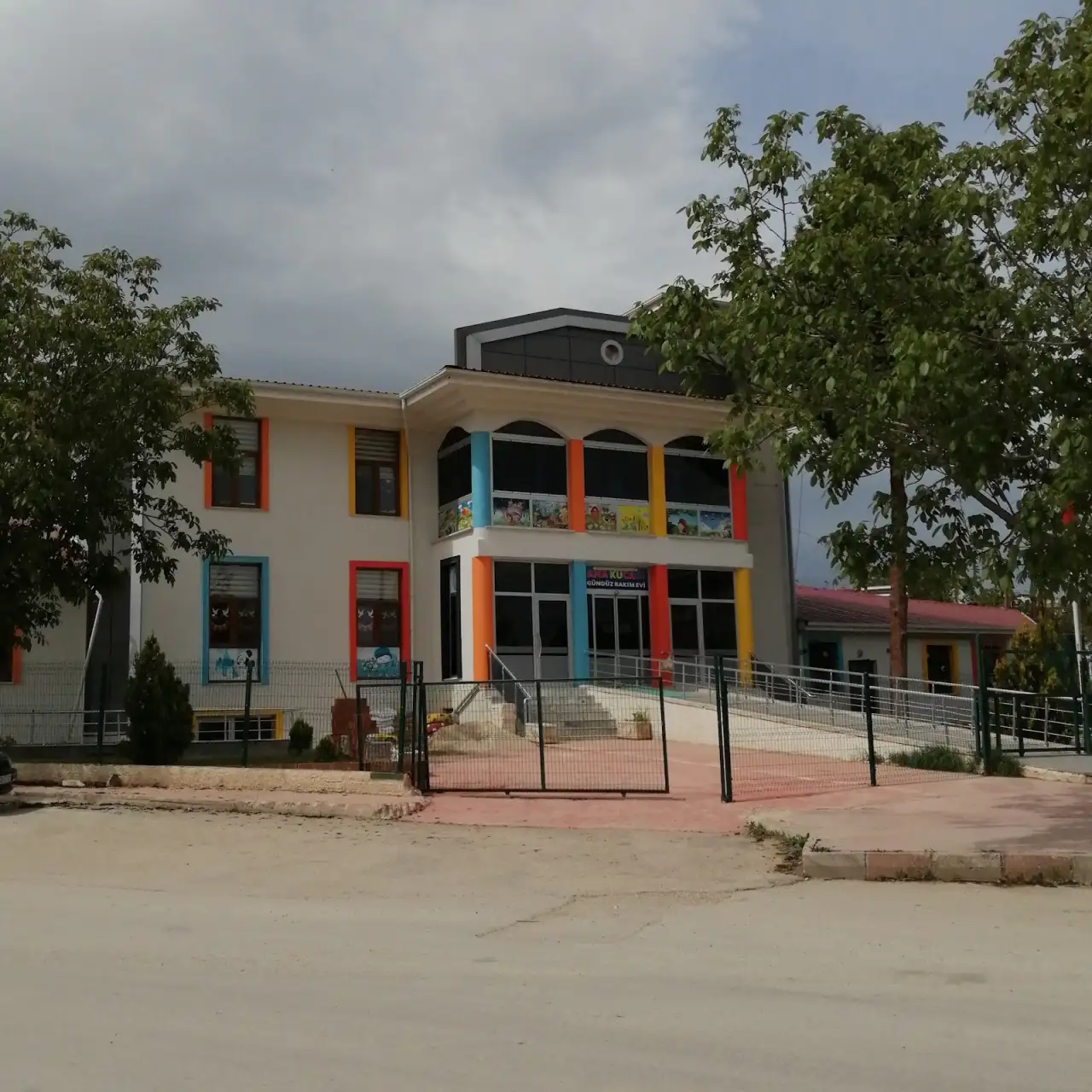 Ana Kucağı eğitim merkezi