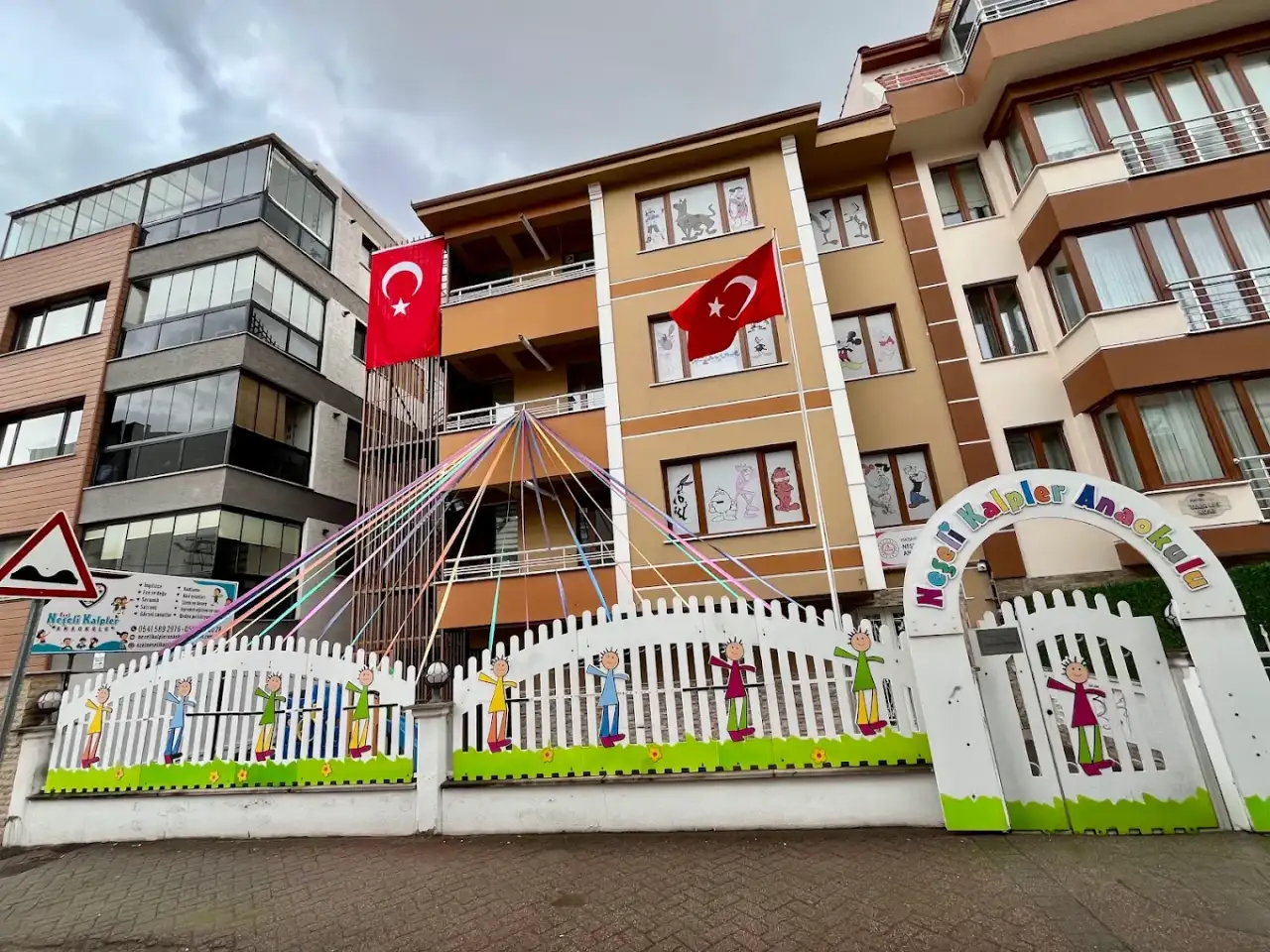 Özel Neşeli Kalpler Anaokulu