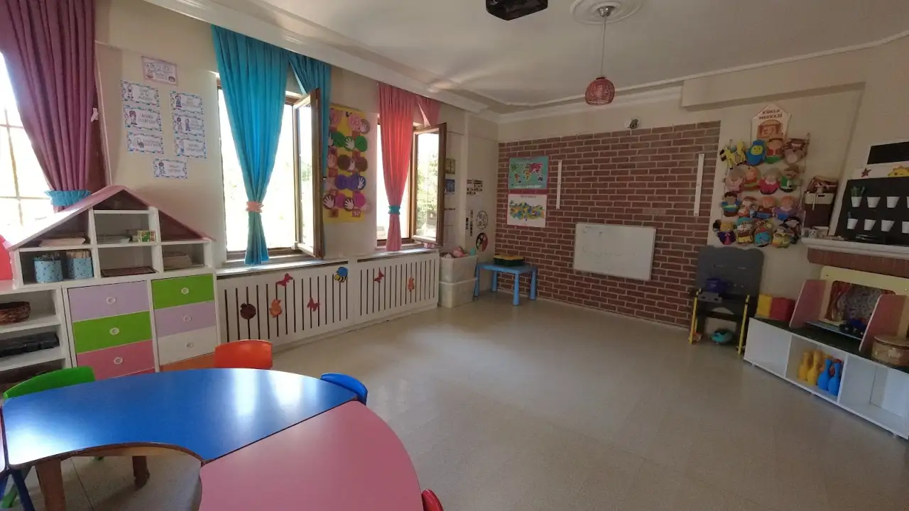Renkli Düşler Kreş ve Gündüz Bakımevi