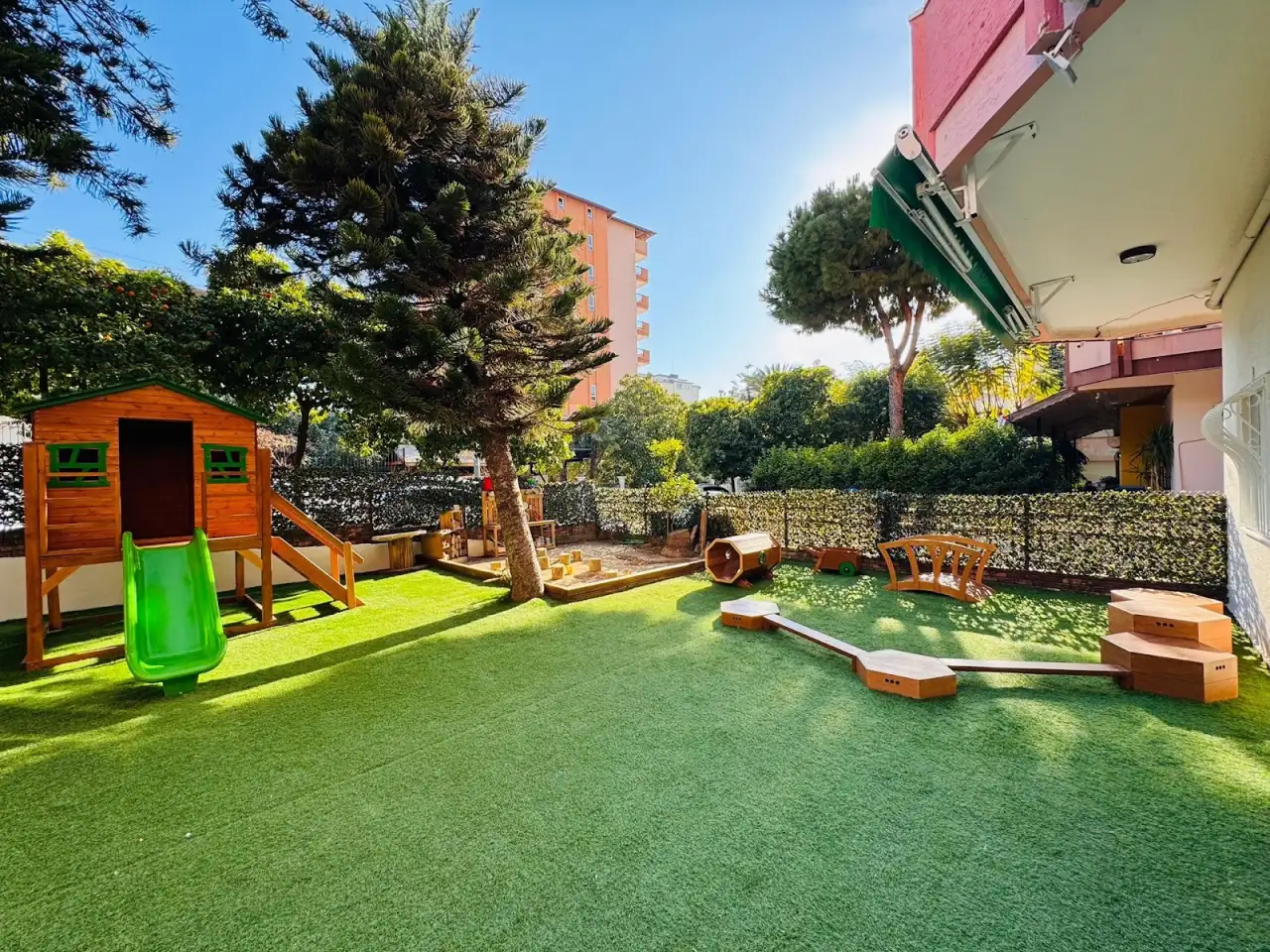 Özel Hayal Ağacı Montessori Gündüz Bakımevi