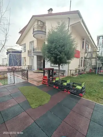 Özel Çocuk Dünyası Kreş ve Gündüz Bakımevi
