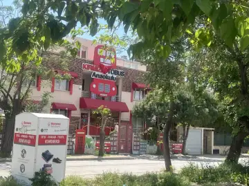 Kırmızı Otobüs Anaokulu Forum Şubesi - Kreş ve Anaokulu - İzmir