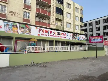 Özel Minik Yıldızlar Kreş ve Gündüz Bakımevi
