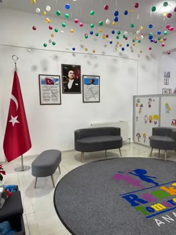 Özel Renkli Tomurcuklar Anaokulu
