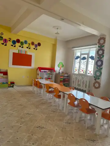 GÜLEN YÜZLER KREŞİ VE GÜNDÜZ BAKIMEVİ