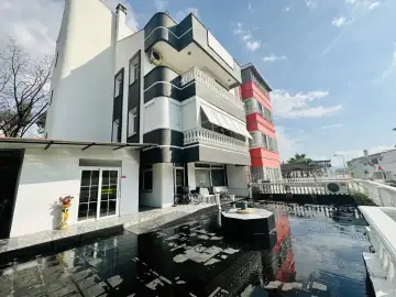Berrak Huzurevi Ve Yaşlı Bakım Merkezi