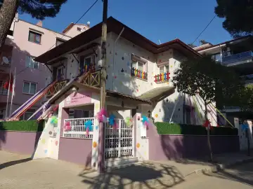 Özel Renkli Düşler Diyarı Anaokulu - Kreş ve Anaokulu - İzmir