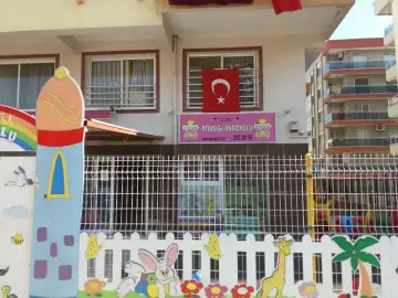 Kırmızı Otobüs Anaokulu Gaziemir Şubesi - Kreş ve Anaokulu - İzmir
