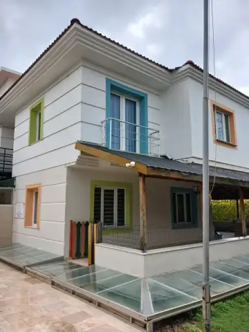 Çeşme Saklı İnciler Anaokulu - Kreş ve Anaokulu - İzmir