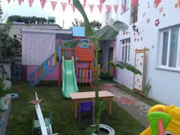 Minik Eller Kreş - Çocuk Bakım Merkezi - Osmaniye