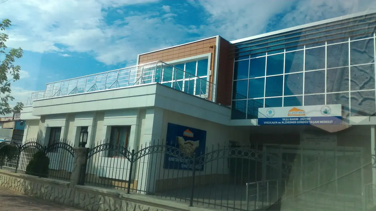 Yaşlı Bakım Egitim Uygulama Ve Alzheımer Gündüz Yasam Merkezi - Yaşlı Bakım Evi - Konya - galeri görseli