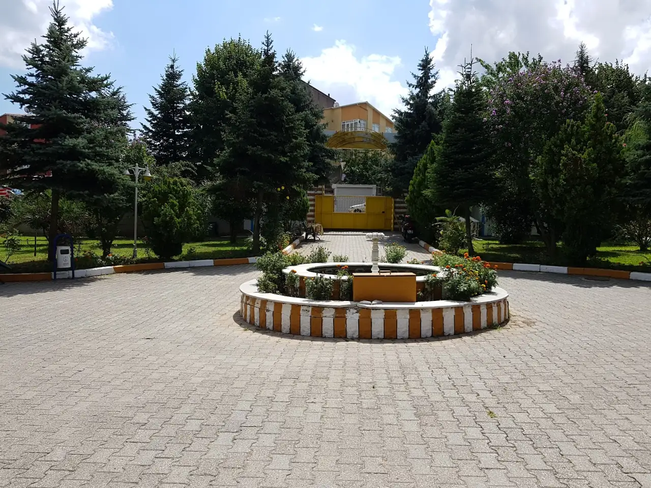 Kadıköy Yaşam Huzur Evi ve Yaşlı Bakım Evi
