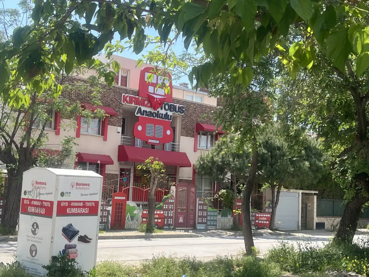 Kırmızı Otobüs Anaokulu Forum Şubesi - Kreş ve Anaokulu - İzmir - galeri görseli