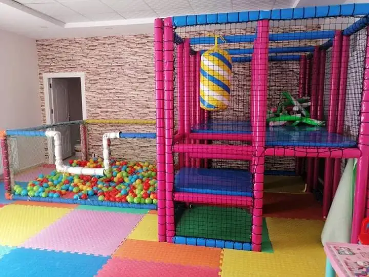 Minik Eller Akademisi Kreş ve Gündüz Bakımevi