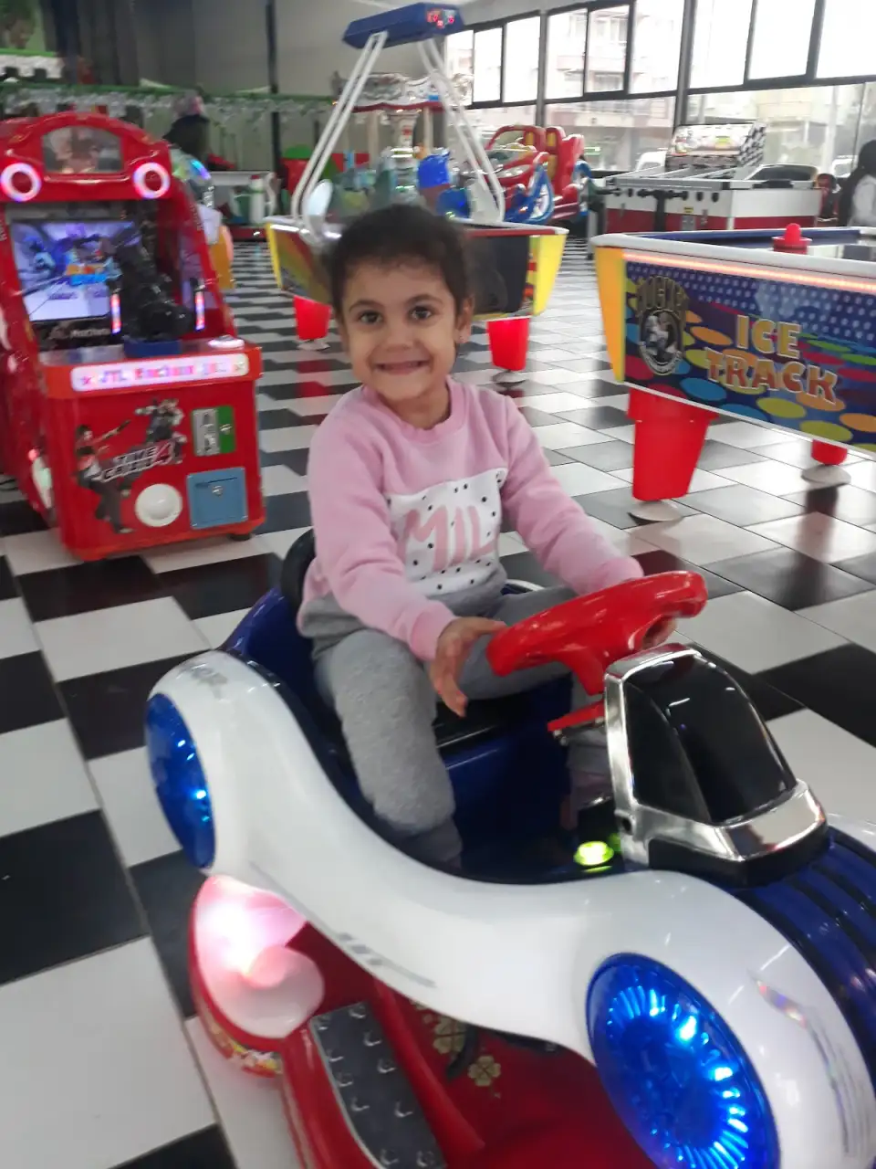 MUTLU ÇOÇUK DÜNYASI