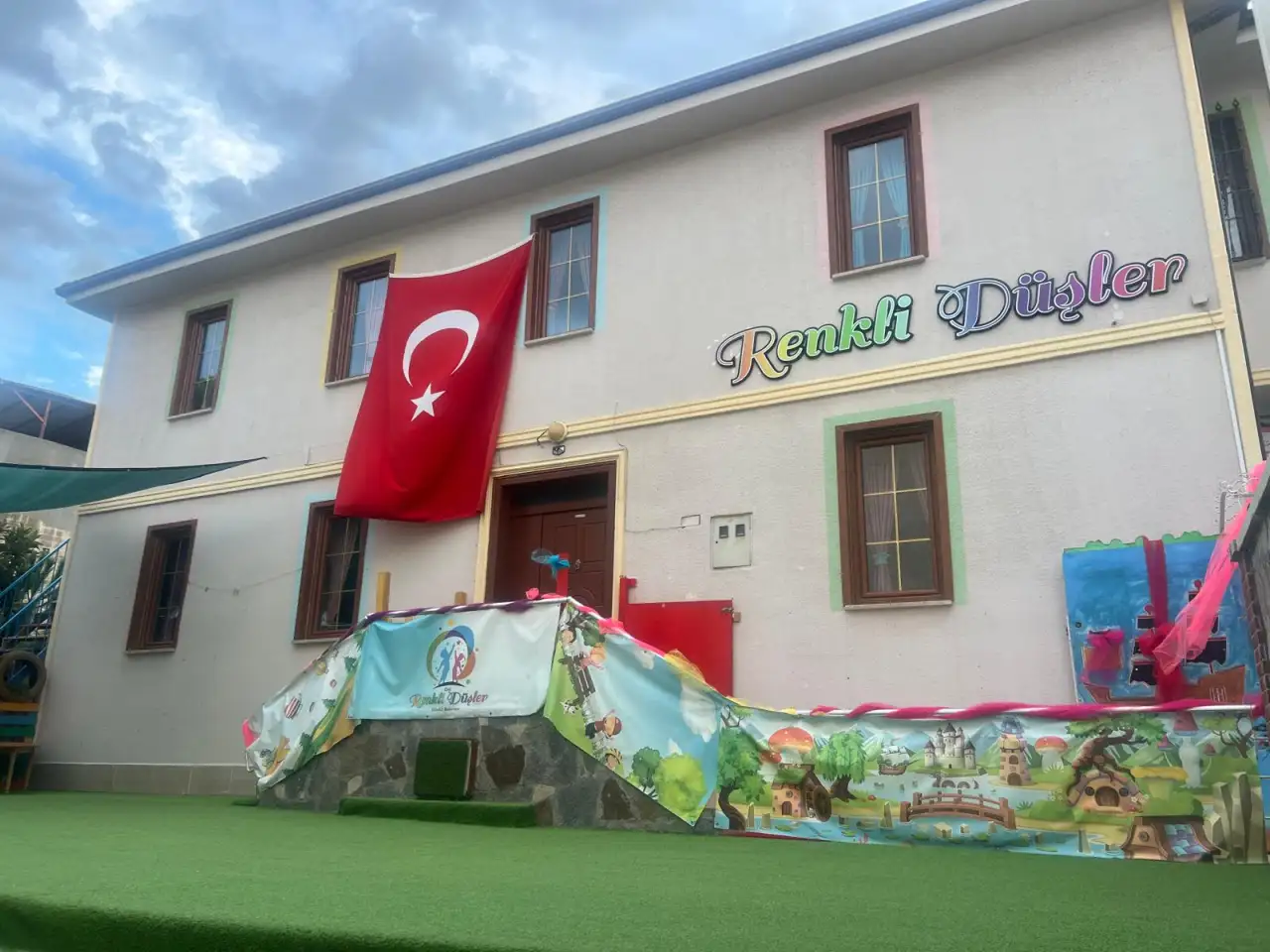 Renkli Düşler Kreş ve Gündüz Bakımevi
