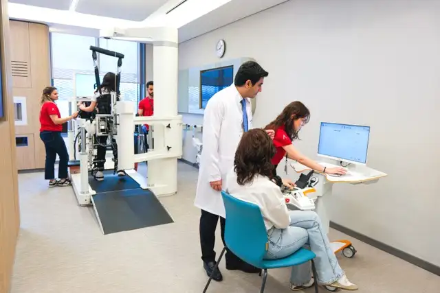 Doç. Dr. Mustafa Çorum - Robotik Fizik Tedavi - Neuroverse Clinic
