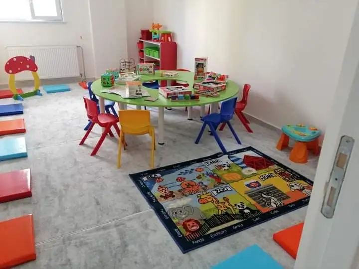 Minik Eller Akademisi Kreş ve Gündüz Bakımevi