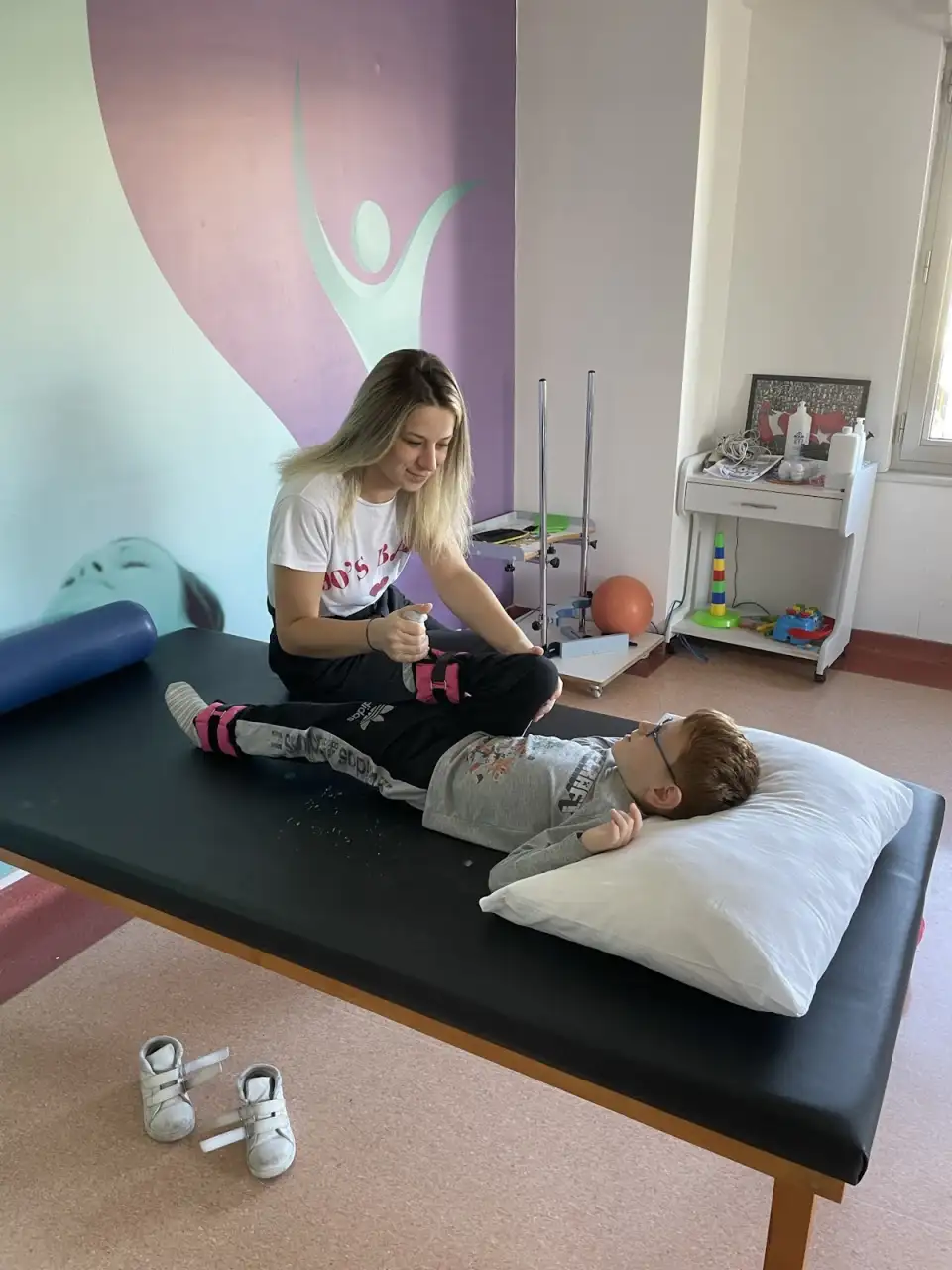 Fizyoterapist Ecem Eken, nörolojik,ortopedik,pediatrik rehabilitasyon,postür bozukluğu alanlarında hizmet vermektedir. - Bireysel Fizyoterapist - Tekirdağ